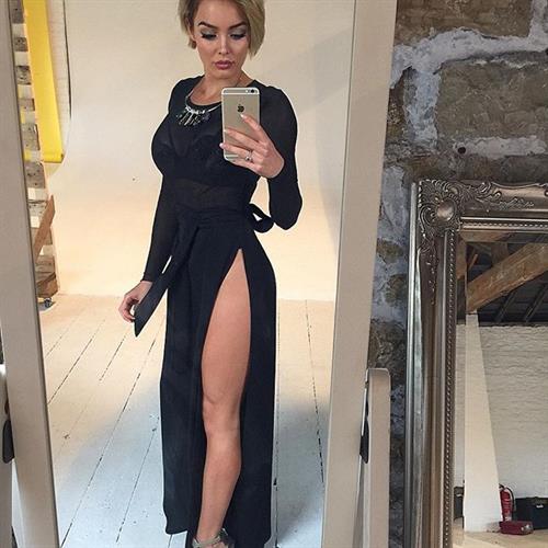 Rosie Robinson taking a selfie