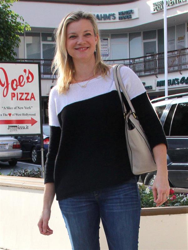 Amy Smart leaves a FedEx Office in Beverly Hills 12/21/12 