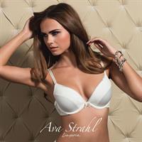 Xenia Deli in lingerie