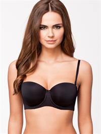 Xenia Deli in lingerie