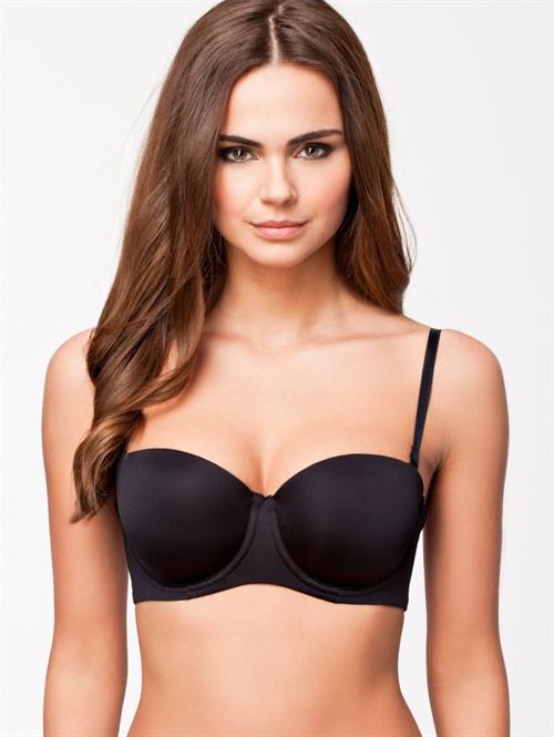 Xenia Deli in lingerie