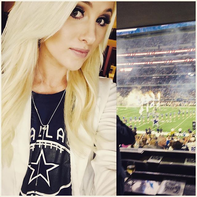 Tomi Lahren taking a selfie