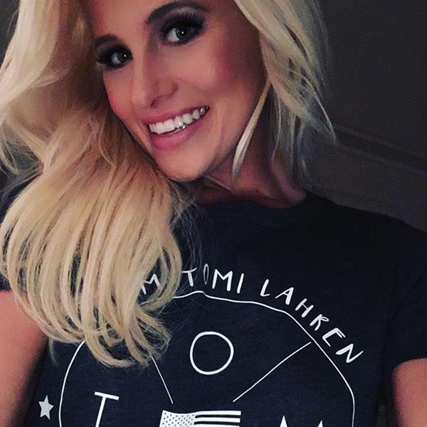 Tomi Lahren taking a selfie