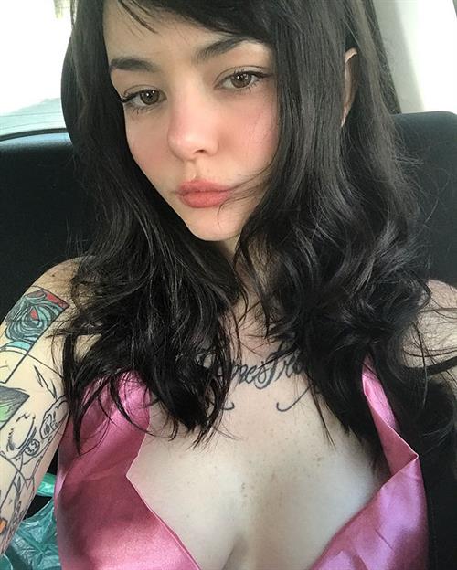 Jessica Beppler taking a selfie