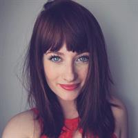 Jessica Lou taking a selfie