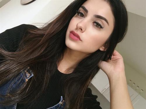 Joanna Marie taking a selfie