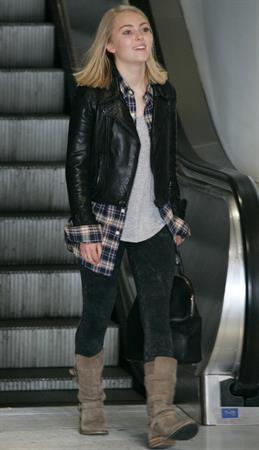 AnnaSophia Robb – at LAX Airport 1/12/13  