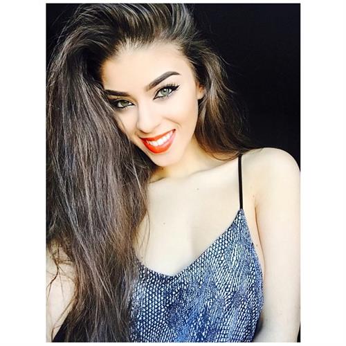 Sandra Fennou taking a selfie