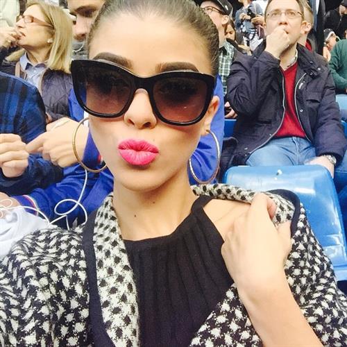 Sandra Fennou taking a selfie