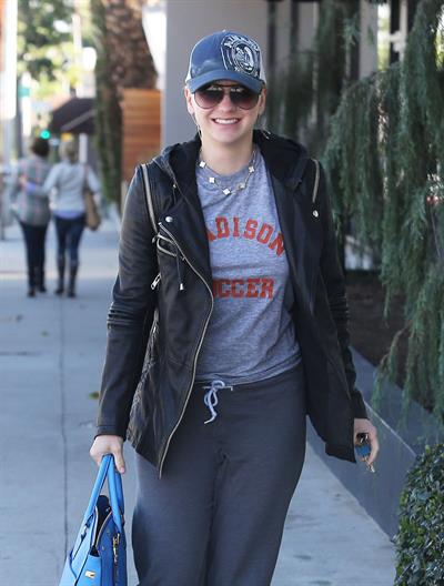 Anna Faris Stops by Salon Benjamin in West Hollywood (November 20, 2012) 