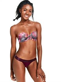 Zuri Tibby in lingerie