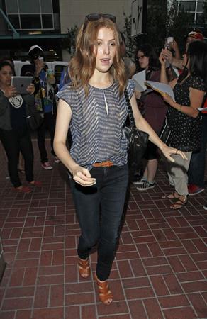 Anna Kendrick - Arrives LAX & greets fans heading to Comic-Con in San Diego (July 13, 2012)