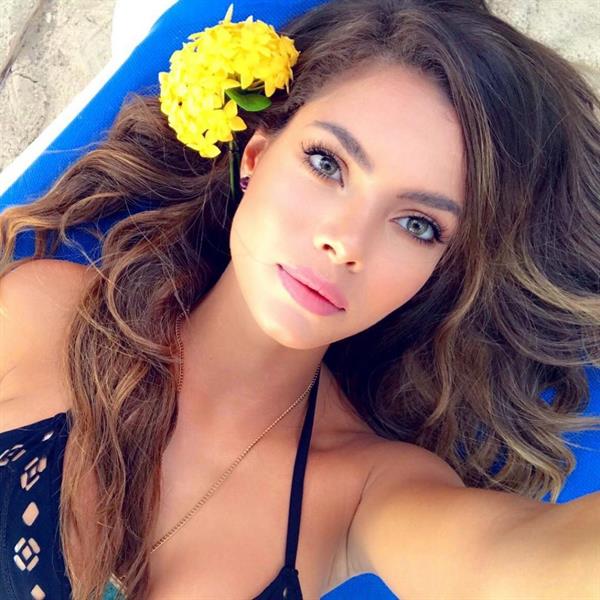 Linda Palacio in a bikini taking a selfie