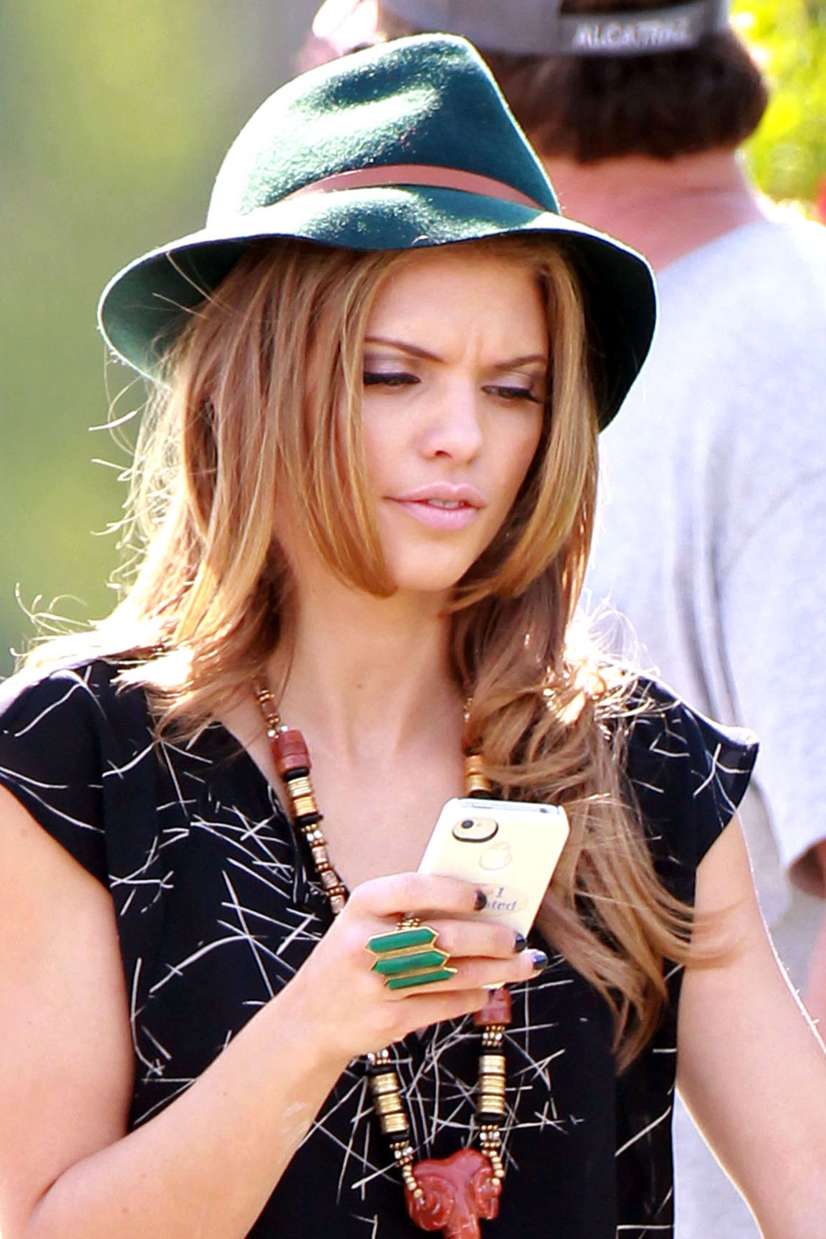 AnnaLynne McCord Filming 90210 in Los Angeles (November 14, 2012) 
