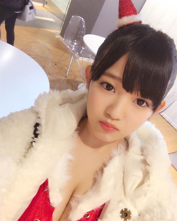 Jun Amaki taking a selfie