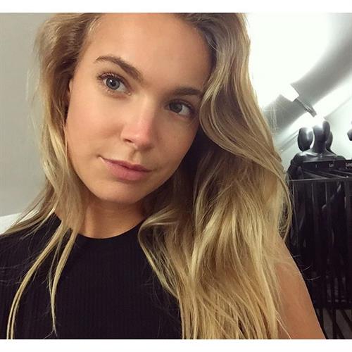 Nathalie Darcas taking a selfie