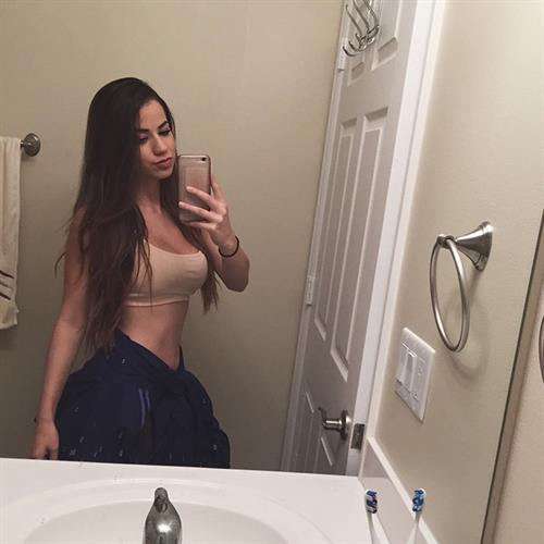 Jennifer Gonzalez taking a selfie