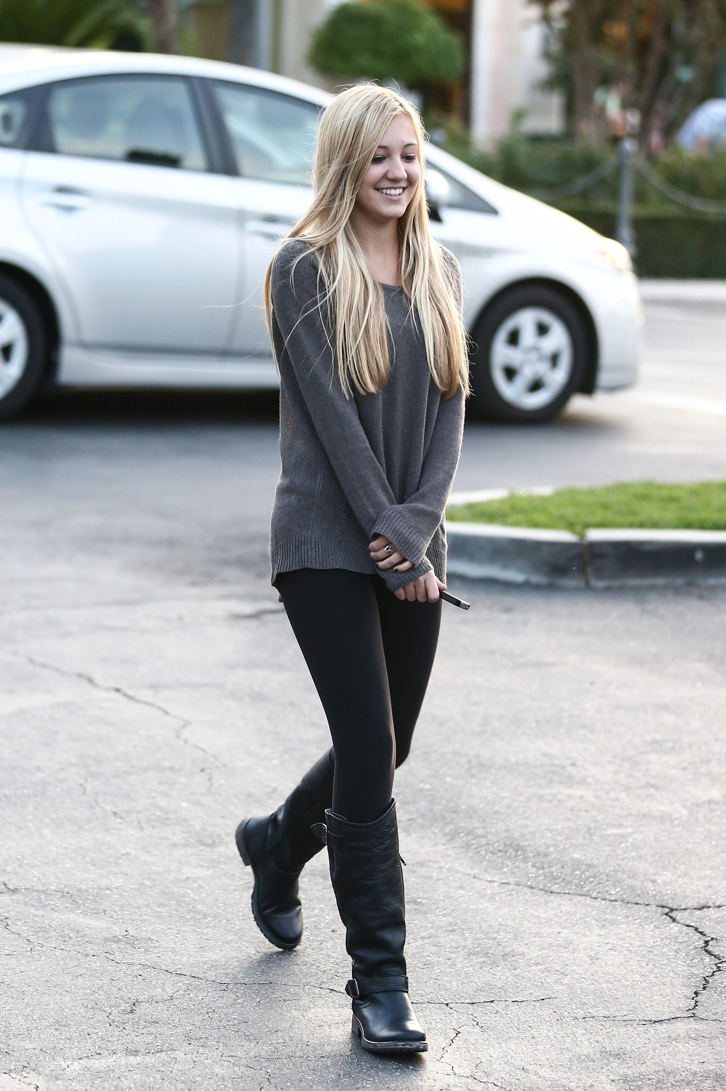 Ava Sambora leaving theater in Calabasas 10/31/12 