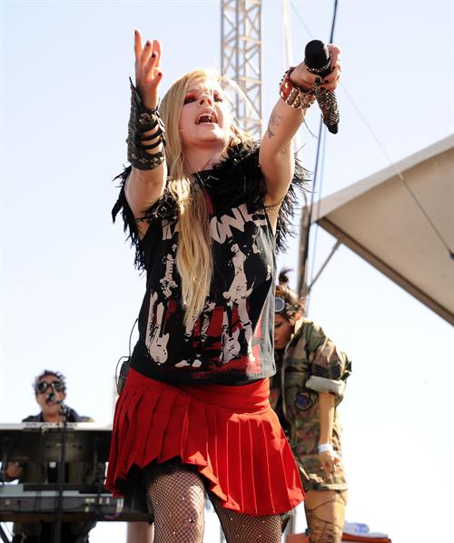 Avril Lavigne – iHeartRadio Music Festival 9/21/13  