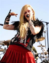 Avril Lavigne – iHeartRadio Music Festival 9/21/13  