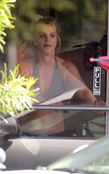 Britney Spears Leaving dance studio in Sherman Oaks, Los Angeles 23.10.2013 