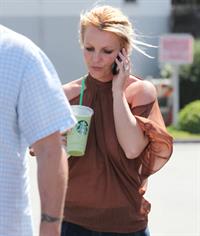 Britney Spears in jeans leaving Starbucks LA (10/04/12) 