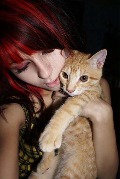 Neon Lynxie taking a selfie