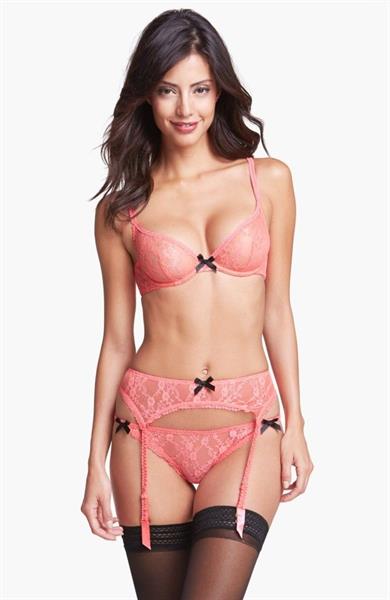 Mayra Suárez in lingerie