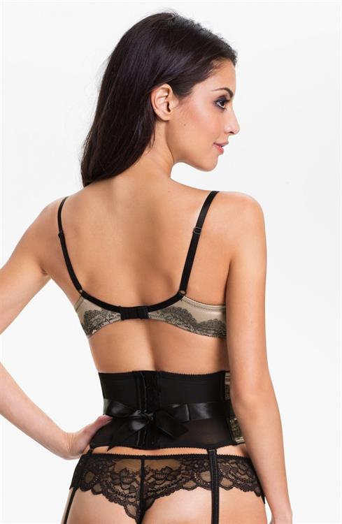 Mayra Suárez in lingerie