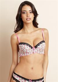 Mayra Suárez in lingerie