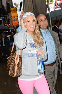 Carrie Underwood “Good Morning America” departure candids in New York, November 1, 2013 