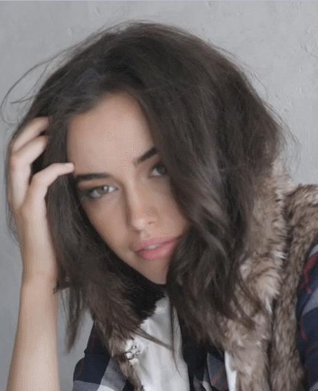 Sarah Stephens taking a selfie