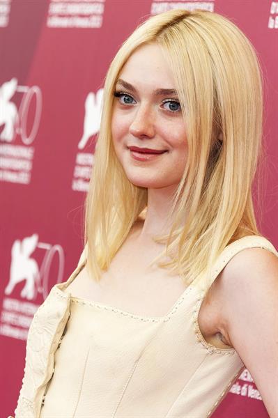 Dakota Fanning - Night Moves photocall VFF 8/31/13