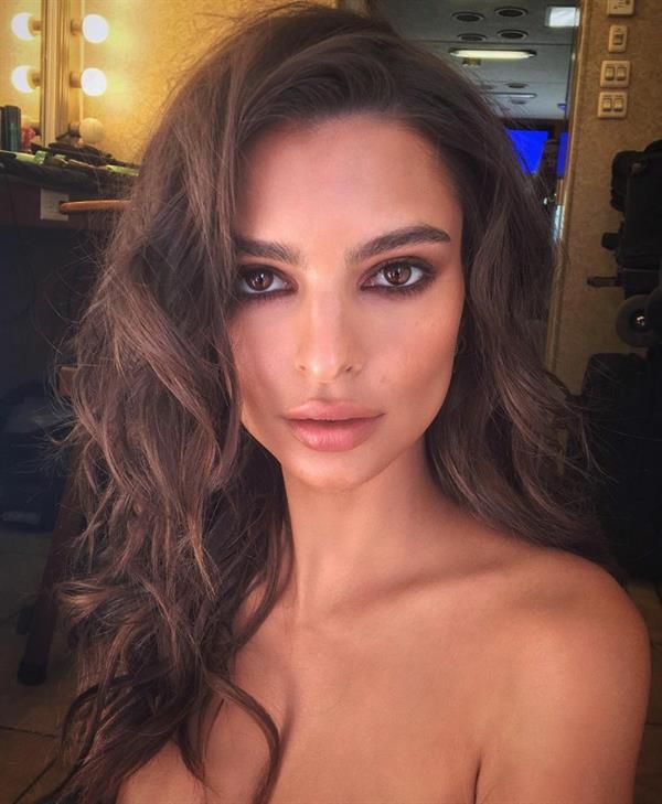 Emily Ratajkowski taking a selfie