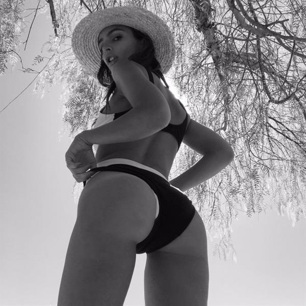 Emily Ratajkowski in a bikini - ass