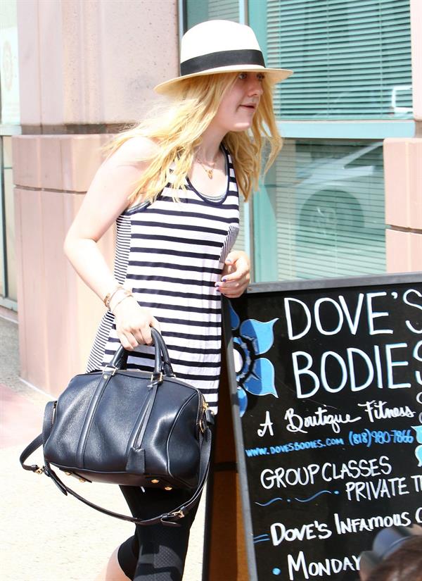 Dakota Fanning - 2012-08-17 - Leaving a dance class in Studio City