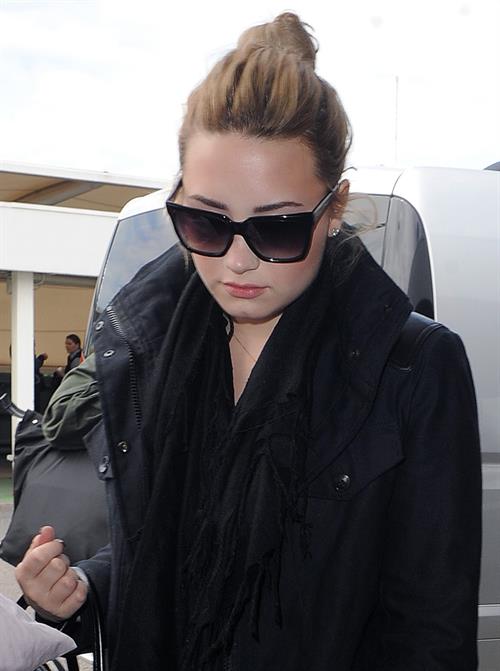 Demi Lovato - Leaves London Heathrow Airport in London (01.06.2013) 