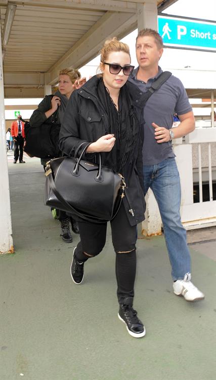 Demi Lovato - Leaves London Heathrow Airport in London (01.06.2013) 