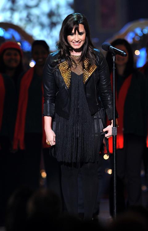 Demi Lovato TNT Christmas 2012 @ the National bldg Museum in WA 12/9/12 