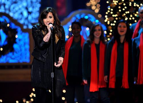 Demi Lovato TNT Christmas 2012 @ the National bldg Museum in WA 12/9/12 