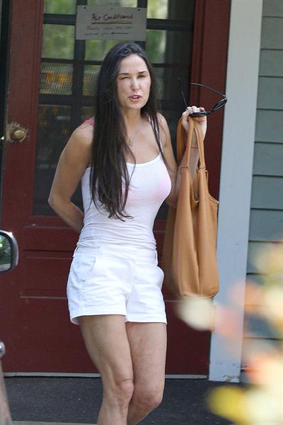 Demi Moore lunch with new BF in New Preston July 19, 2012 
