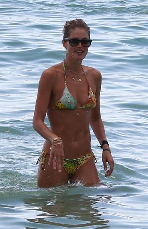Doutzen Kroes bikini beach pictures in Miami August 16, 2012