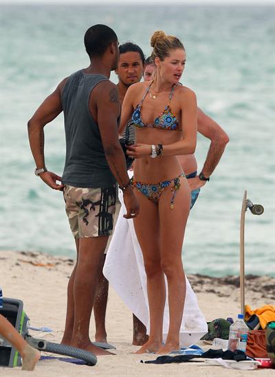 Doutzen Kroes bikini candids on the beach in Miami, Florida Augusts 15, 2012