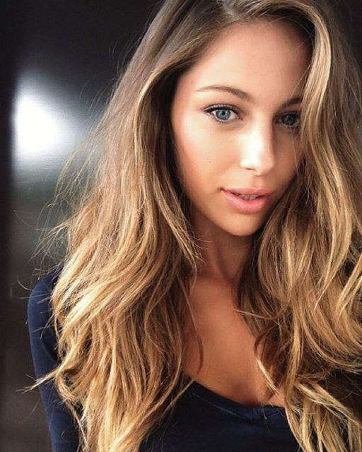 Mathilde Gøhler taking a selfie