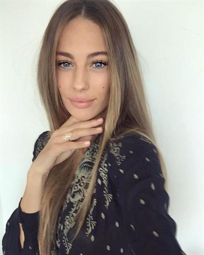 Mathilde Gøhler taking a selfie