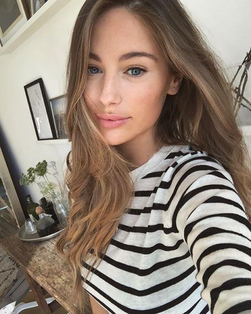 Mathilde Gøhler taking a selfie