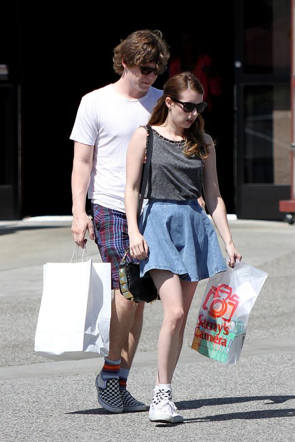 Emma Roberts - Spotted shopping at Samy's in Los Angeles (30.03.2013) 