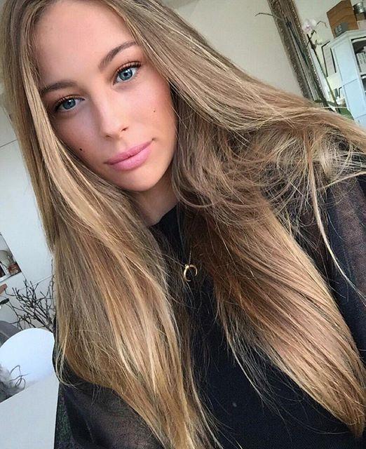 Mathilde Gøhler taking a selfie