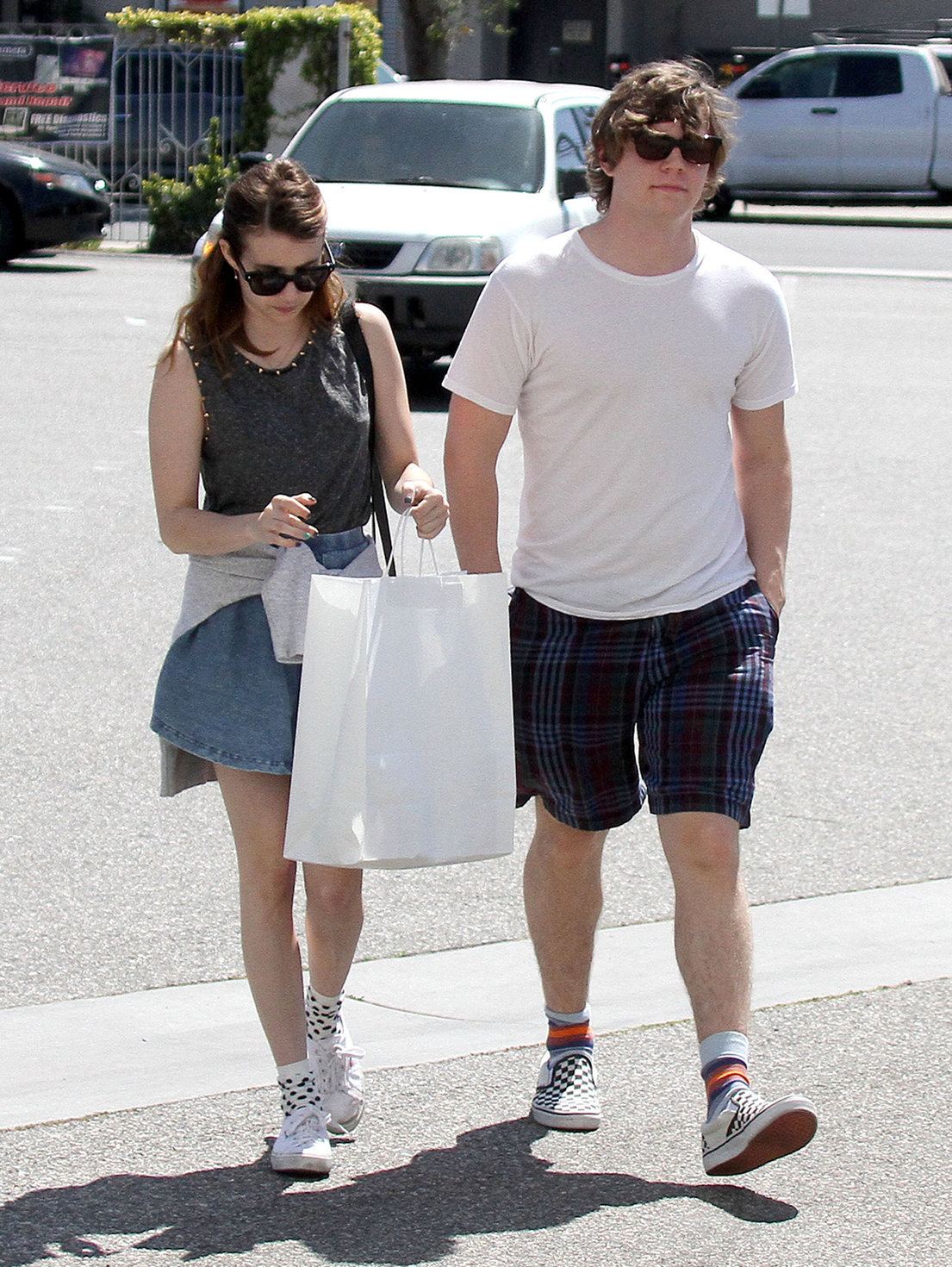 Emma Roberts - Spotted shopping at Samy's in Los Angeles (30.03.2013) 