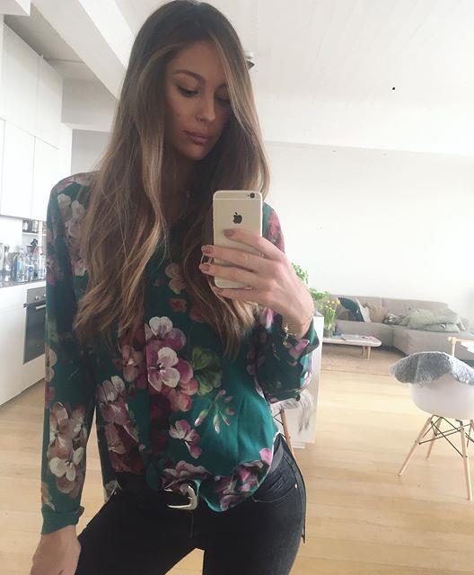 Mathilde Gøhler taking a selfie